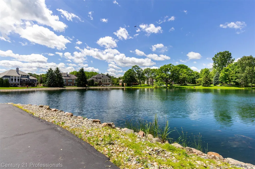 8225 Brookstone Lane Clarkston City, MI 48348