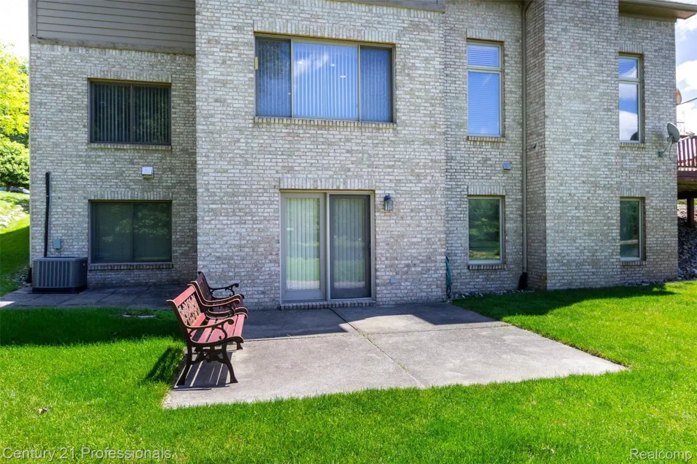 8225 Brookstone Lane Clarkston City, MI 48348