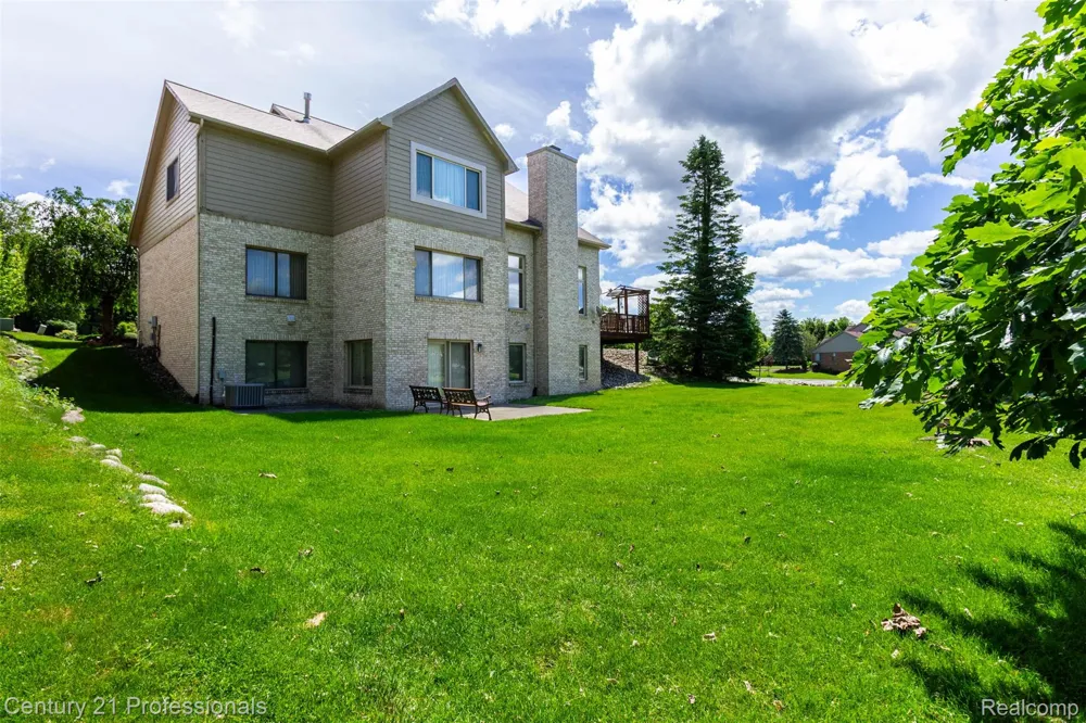 8225 Brookstone Lane Clarkston City, MI 48348