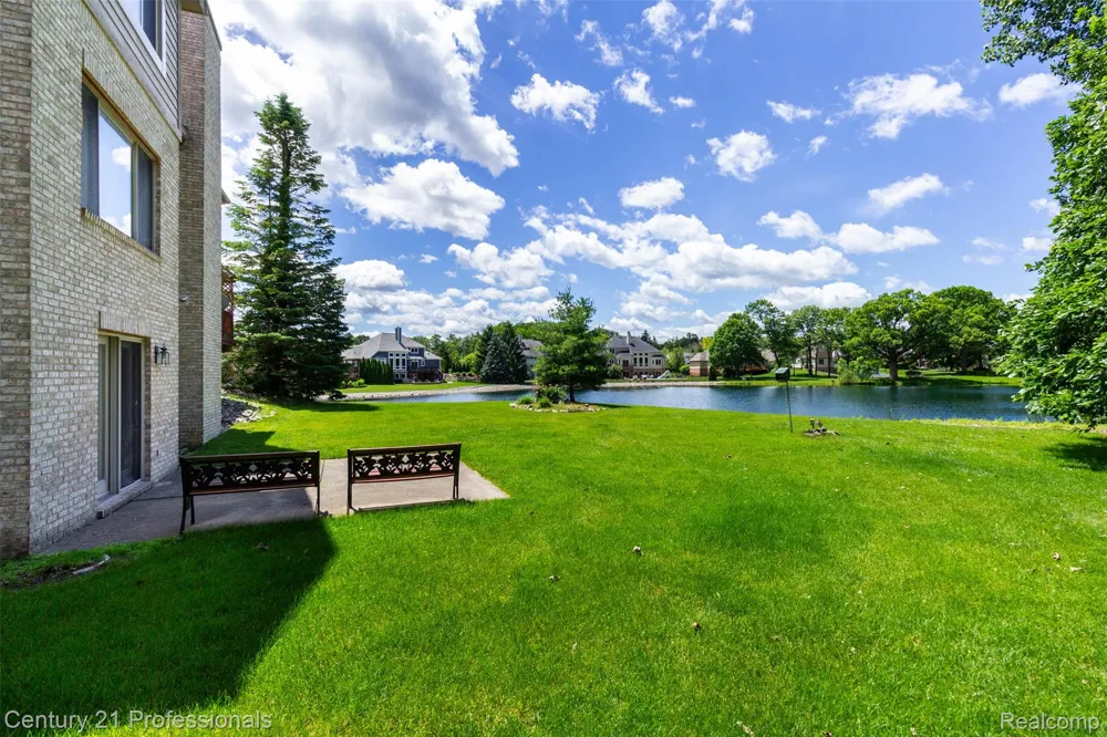 8225 Brookstone Lane Clarkston City, MI 48348