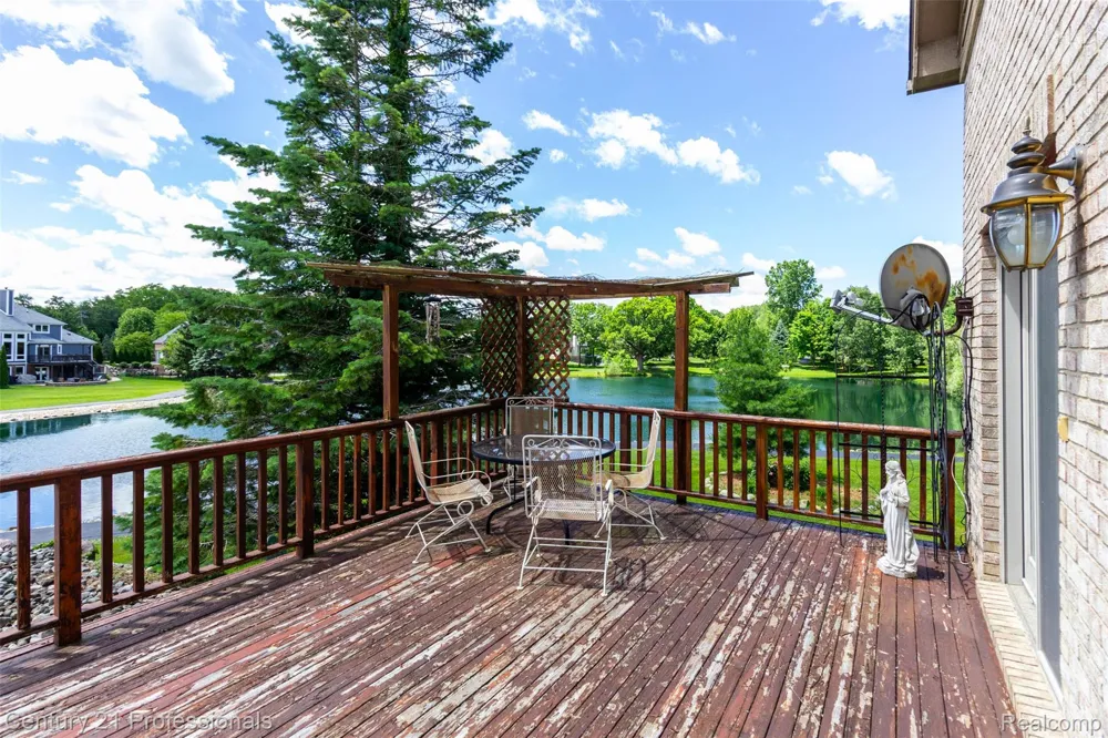 8225 Brookstone Lane Clarkston City, MI 48348
