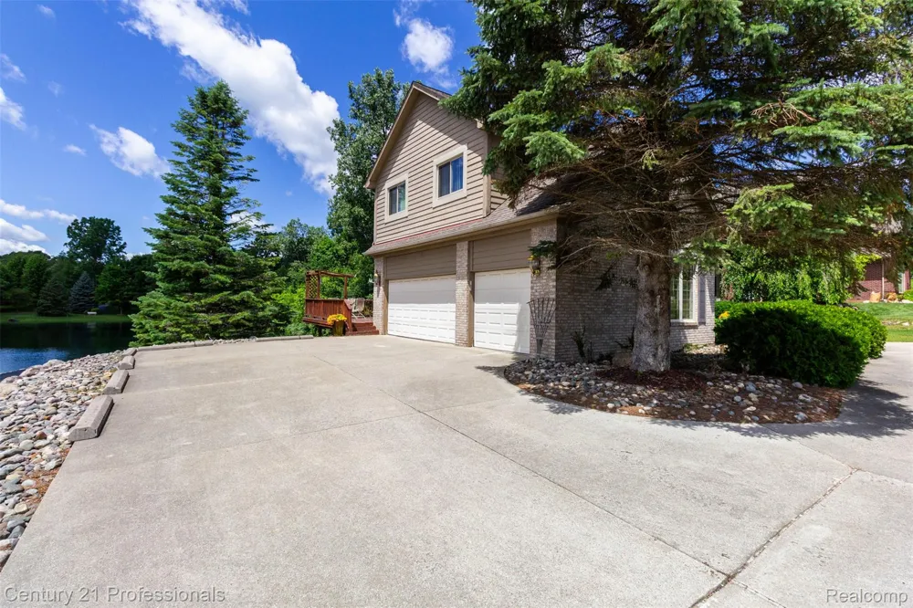 8225 Brookstone Lane Clarkston City, MI 48348