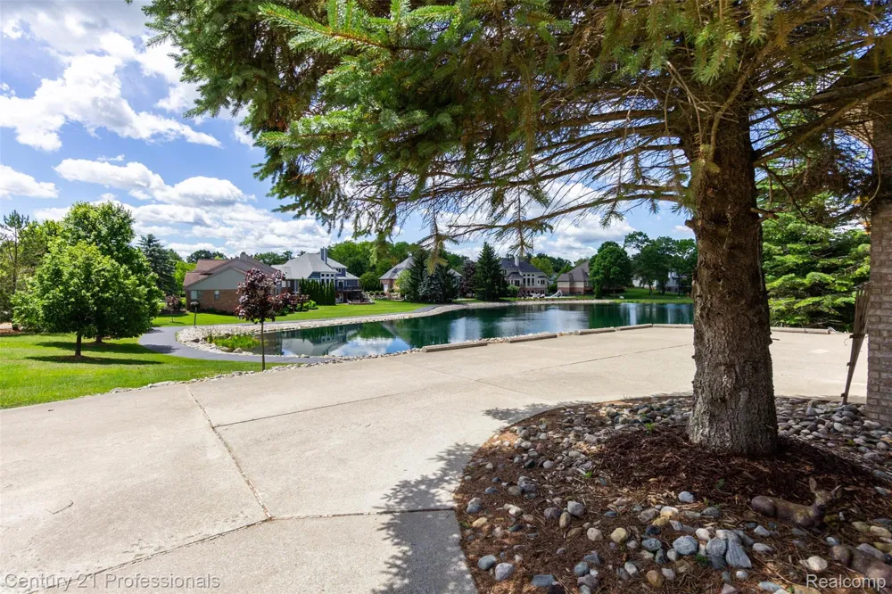8225 Brookstone Lane Clarkston City, MI 48348