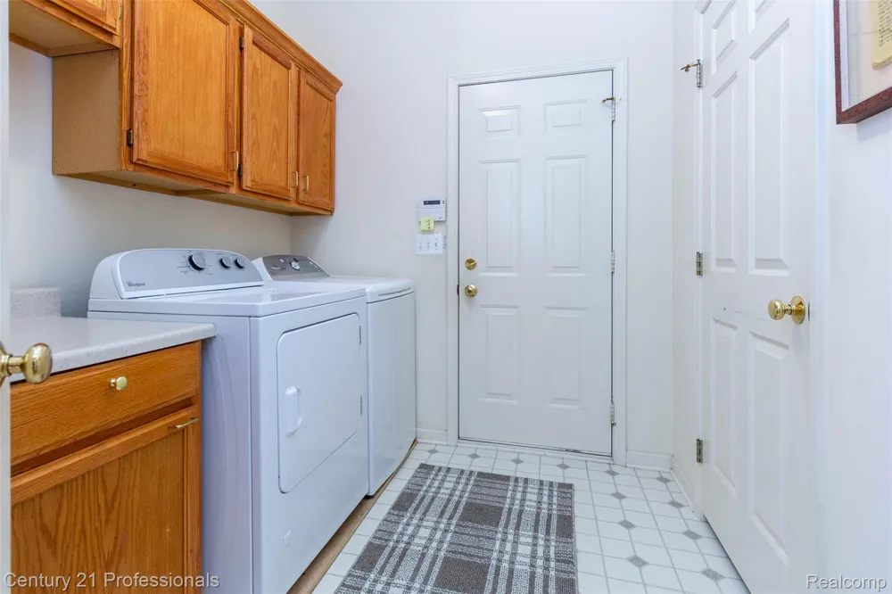 8225 Brookstone Lane Clarkston City, MI 48348