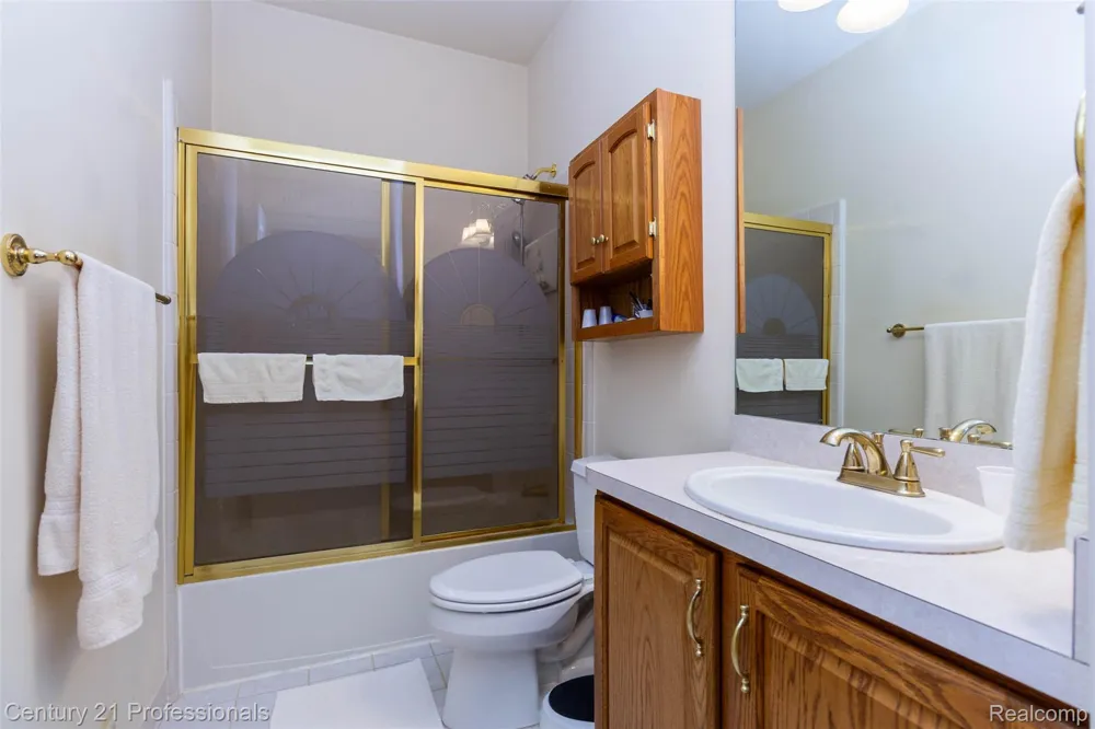 8225 Brookstone Lane Clarkston City, MI 48348