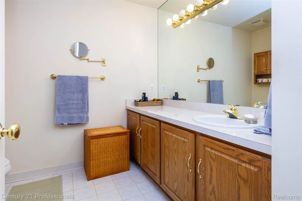 8225 Brookstone Lane Clarkston City, MI 48348