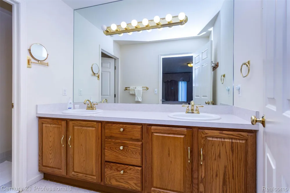 8225 Brookstone Lane Clarkston City, MI 48348