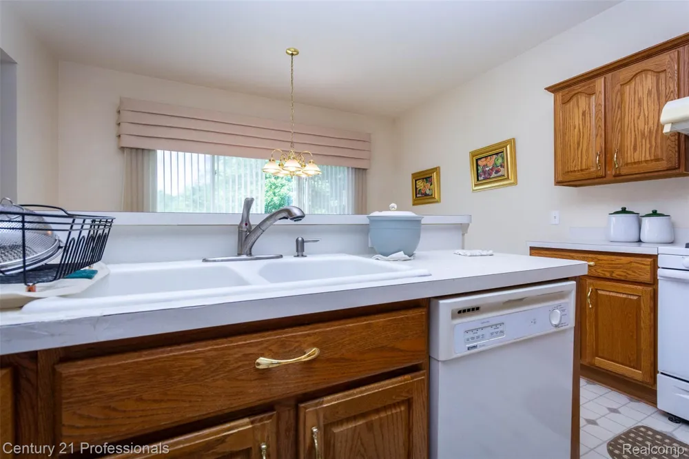 8225 Brookstone Lane Clarkston City, MI 48348