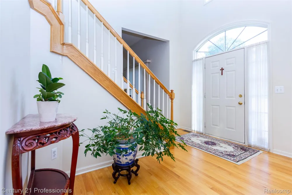 8225 Brookstone Lane Clarkston City, MI 48348