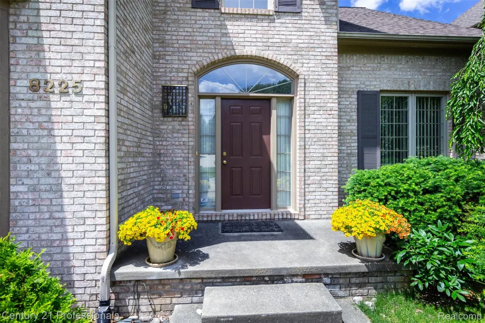 8225 Brookstone Lane Clarkston City, MI 48348