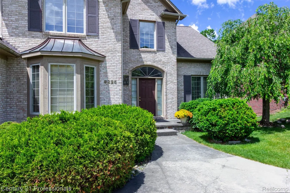 8225 Brookstone Lane Clarkston City, MI 48348