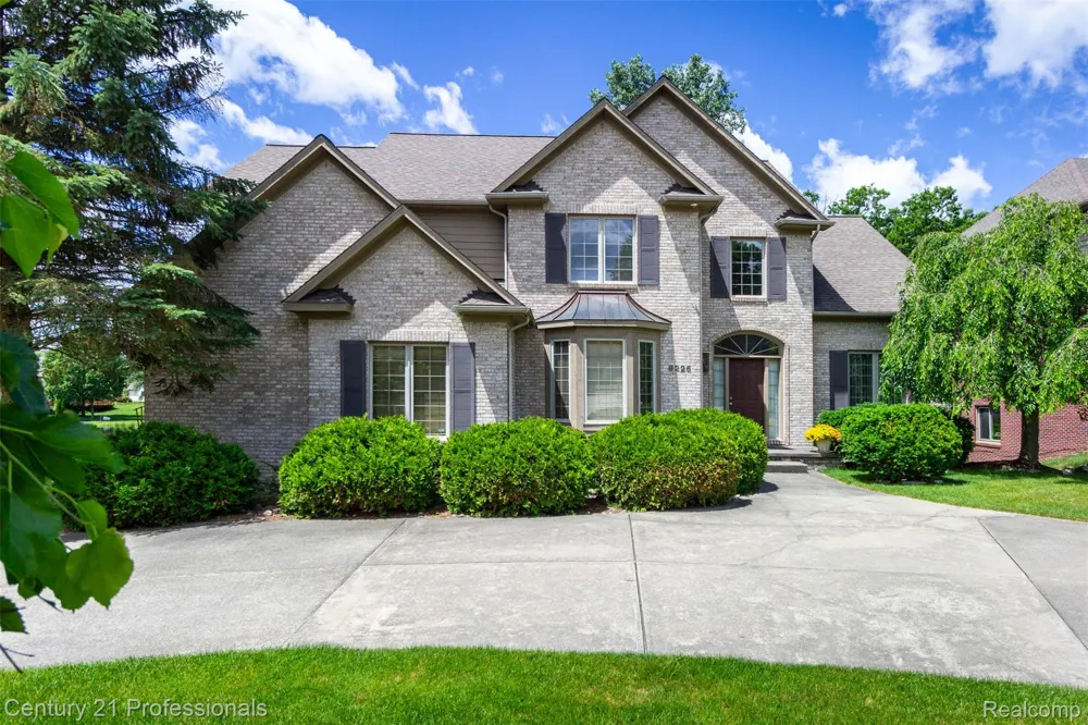 8225 Brookstone Lane Clarkston City, MI 48348