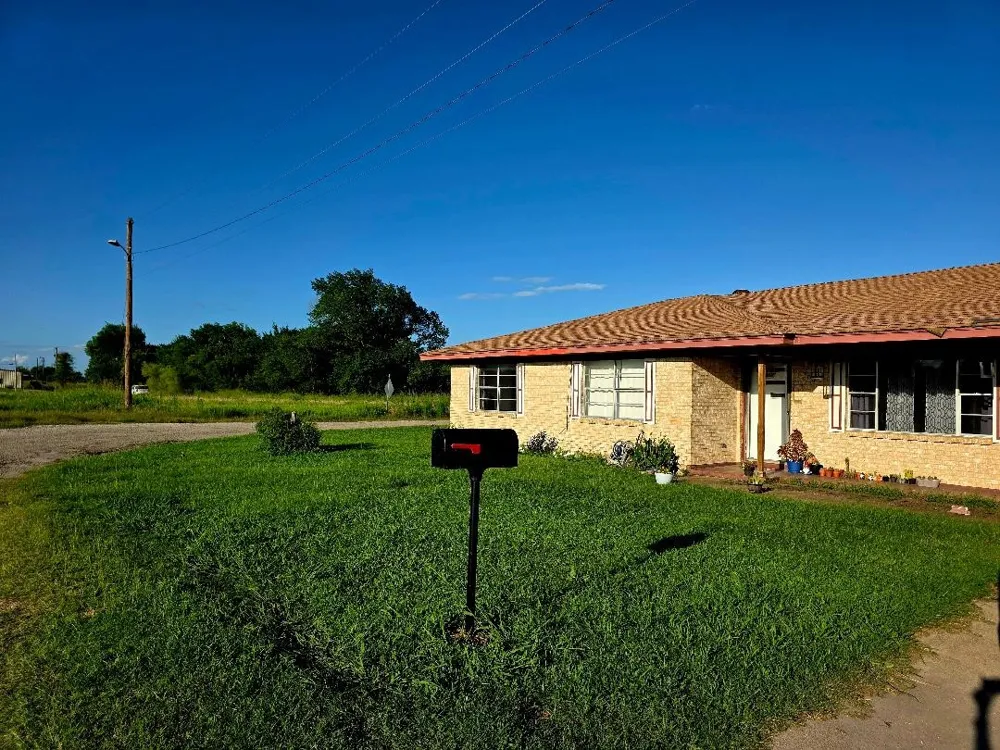 602 Hewitt Street Groesbeck, TX 76642