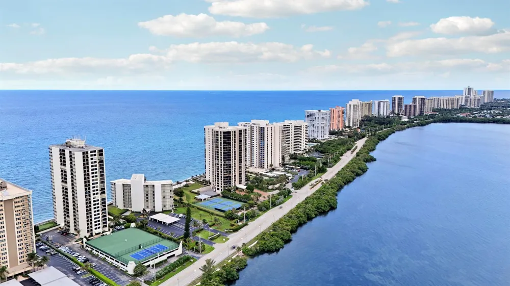 5420 Ocean Drive #204 Singer Island, FL 33404
