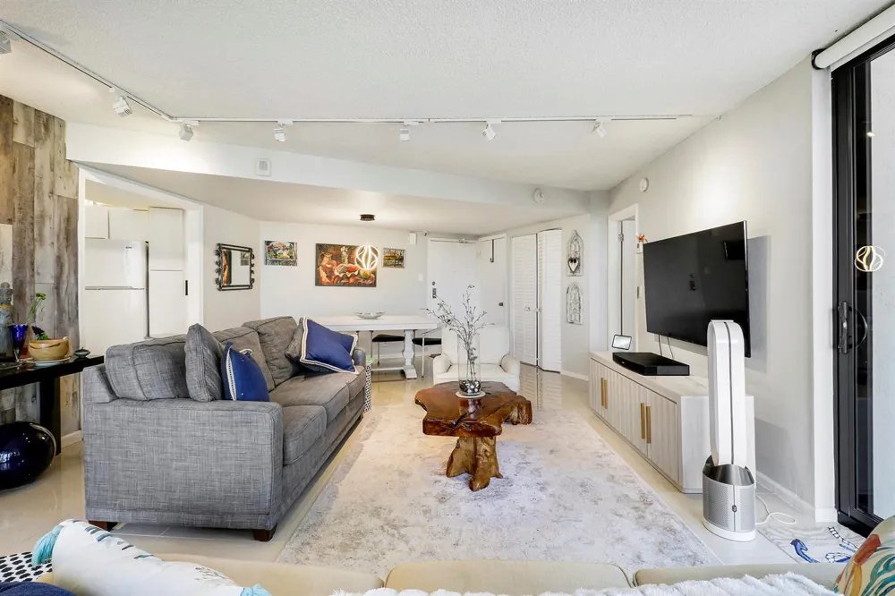 5420 Ocean Drive #204 Singer Island, FL 33404