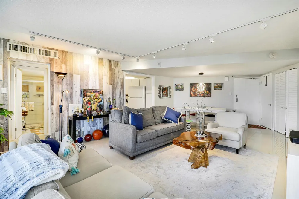 5420 Ocean Drive #204 Singer Island, FL 33404
