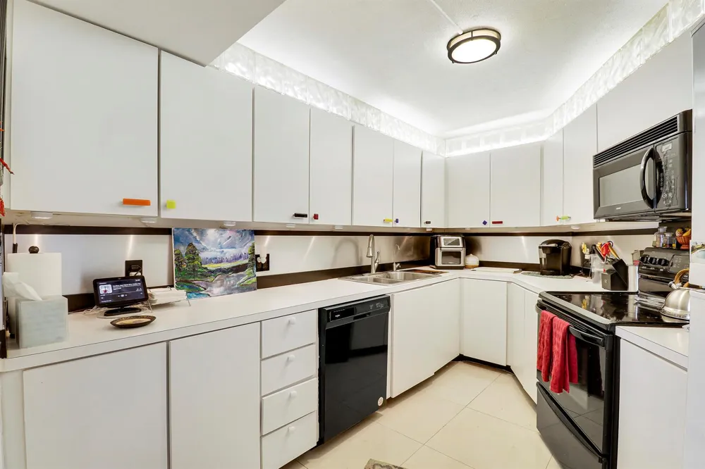 5420 Ocean Drive #204 Singer Island, FL 33404