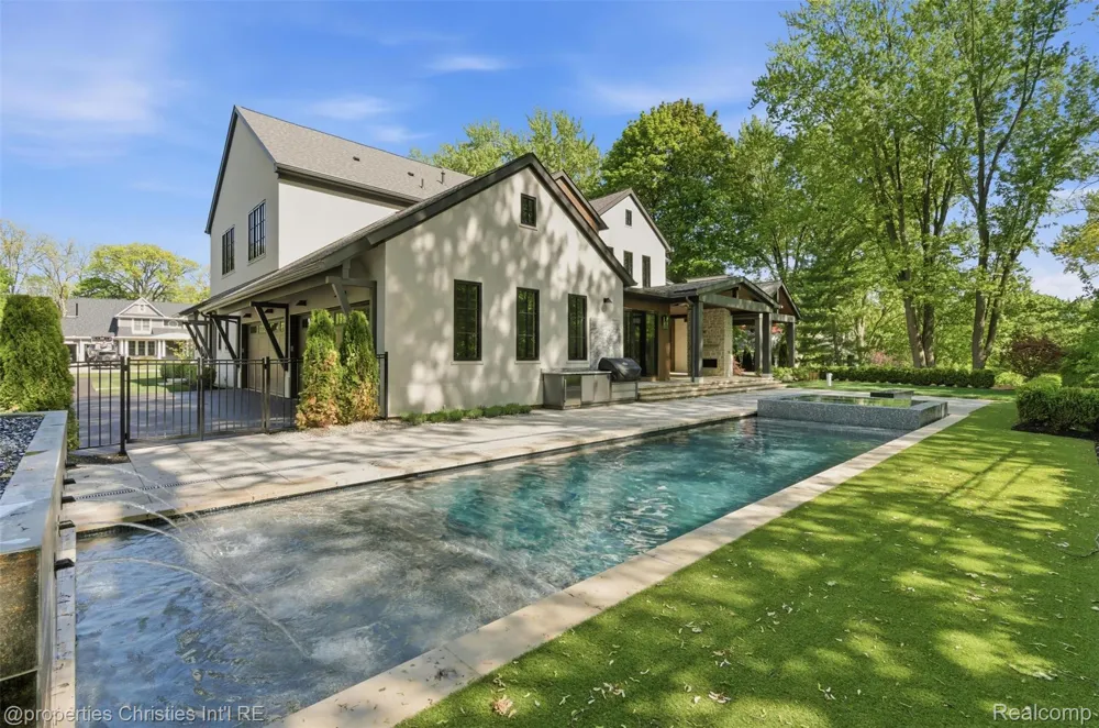 1551 LAKESIDE DRIVE Birmingham City, MI 48009