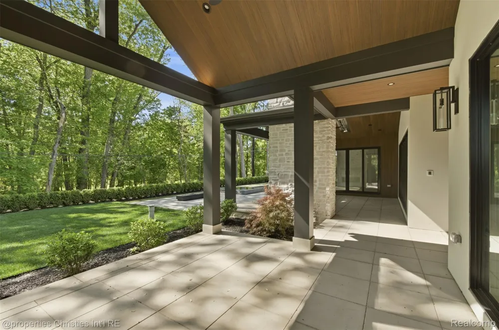 1551 LAKESIDE DRIVE Birmingham City, MI 48009