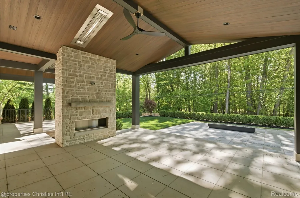 1551 LAKESIDE DRIVE Birmingham City, MI 48009