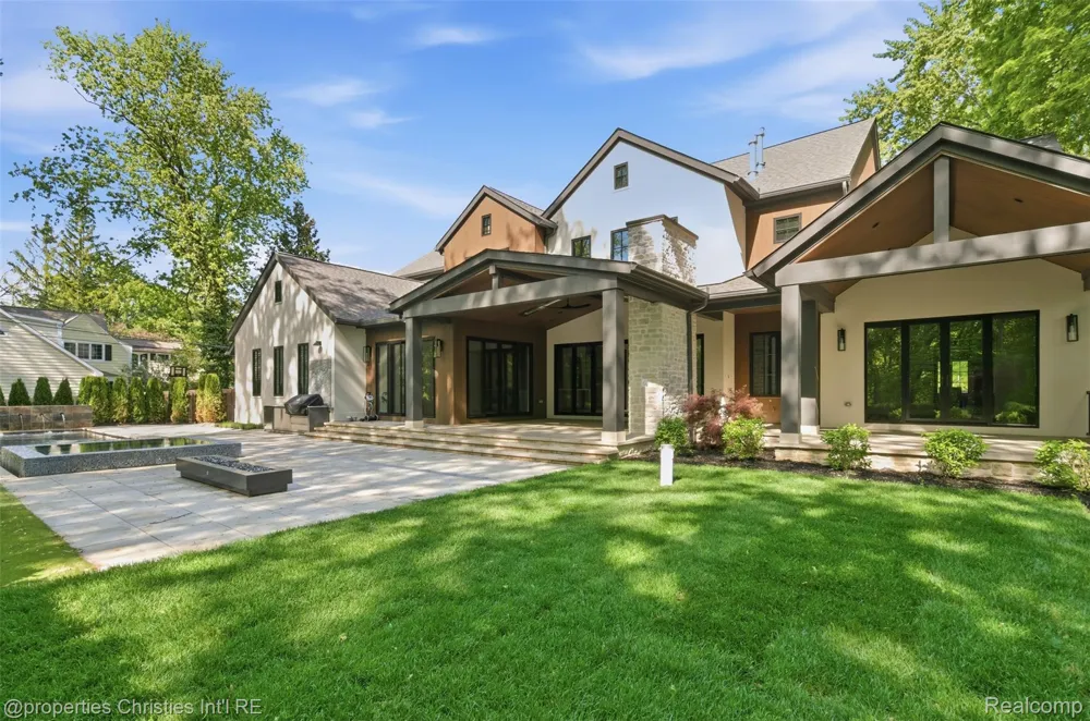 1551 LAKESIDE DRIVE Birmingham City, MI 48009