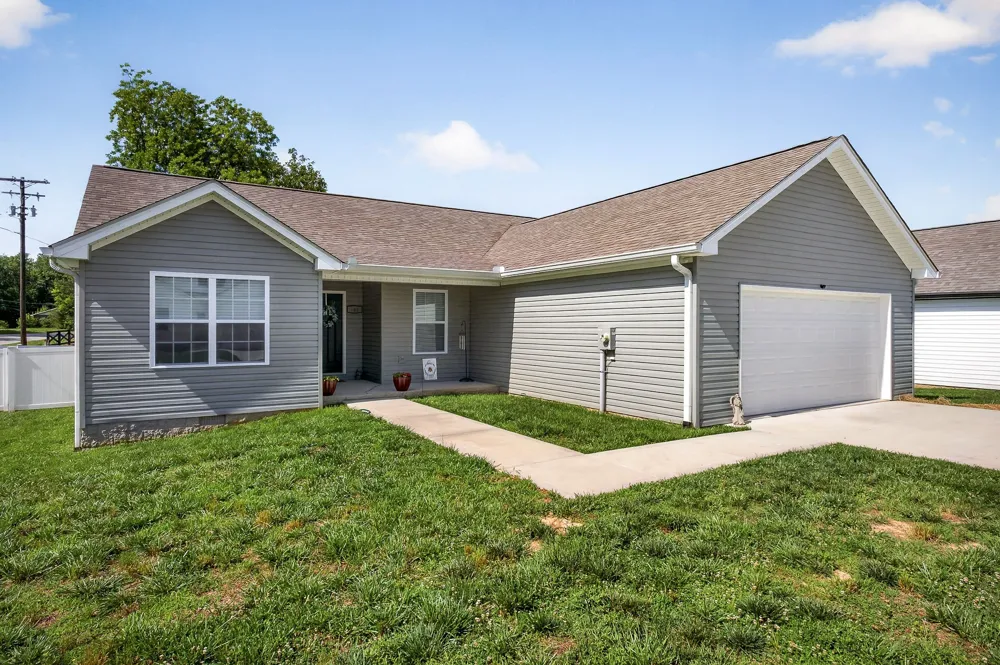 100 Reece Rd Baxter, TN 38544