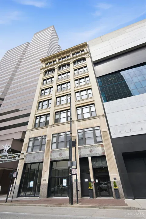 26 E Sixth Street #702