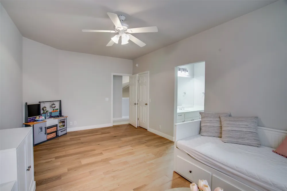 18 Glenway Drive The Hills, TX 78738