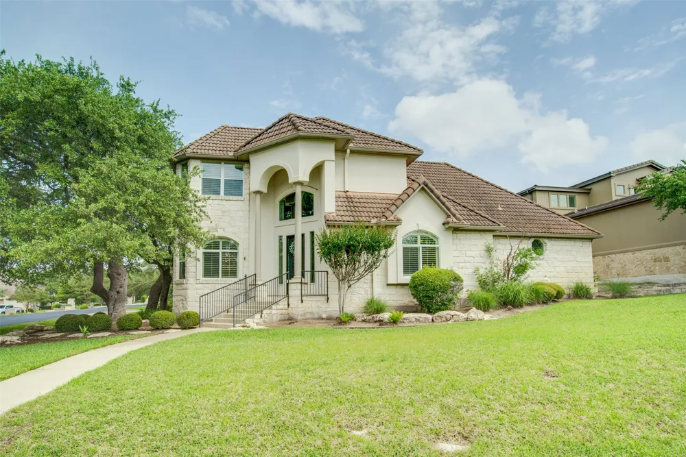18 Glenway Drive The Hills, TX 78738