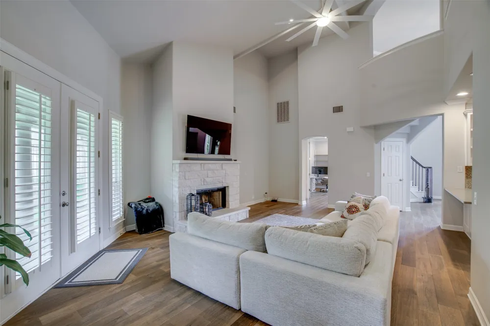 18 Glenway Drive The Hills, TX 78738