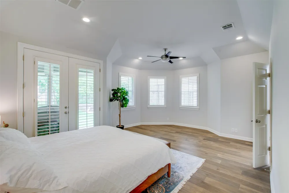 18 Glenway Drive The Hills, TX 78738