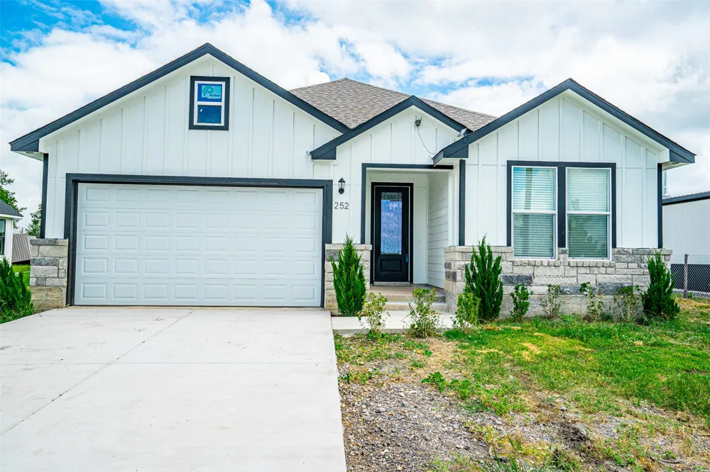 252 Amaranta Lane Dale, TX 78616