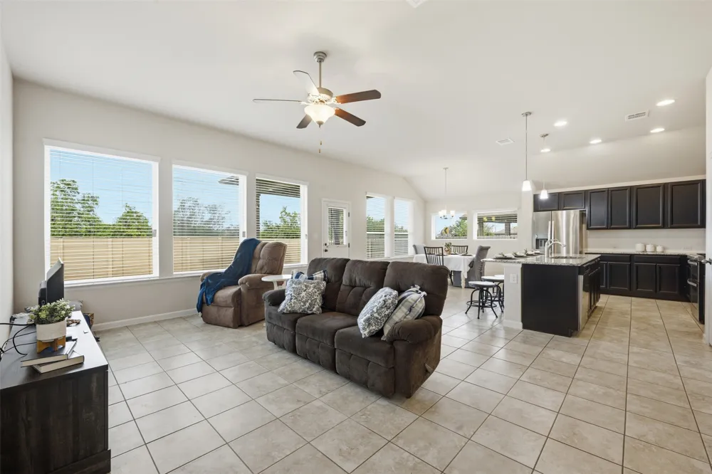 276 Gunnison Way Kyle, TX 78640
