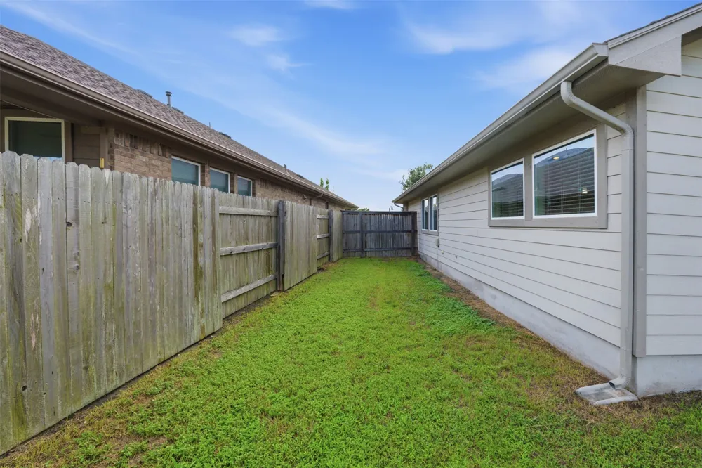 276 Gunnison Way Kyle, TX 78640