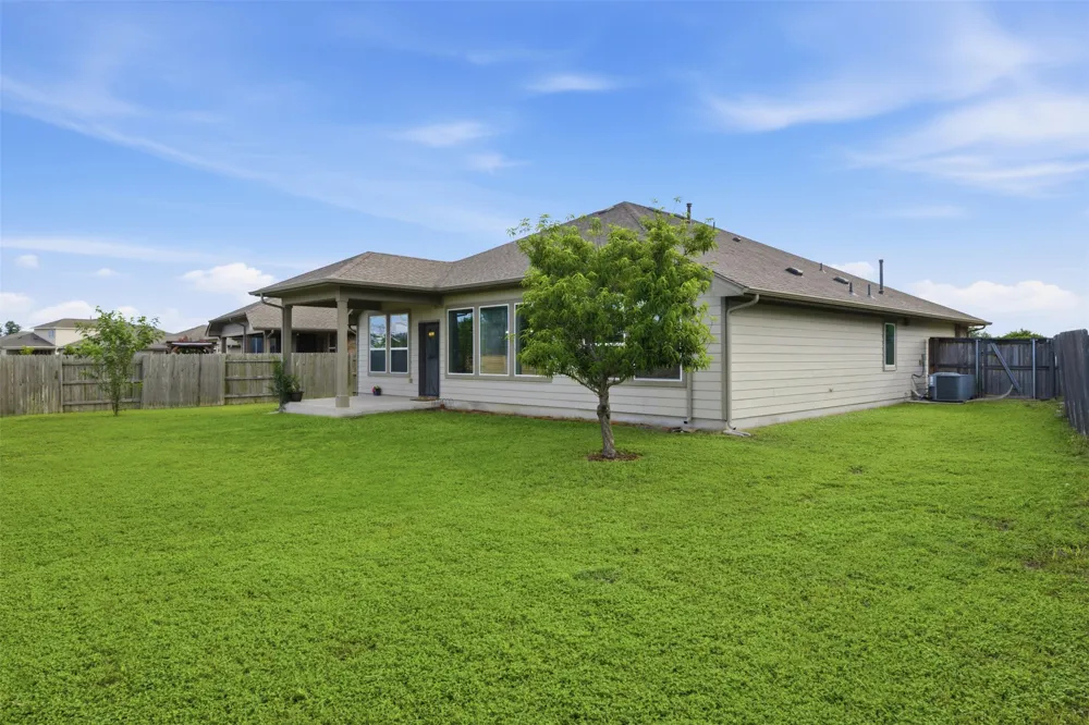 276 Gunnison Way Kyle, TX 78640