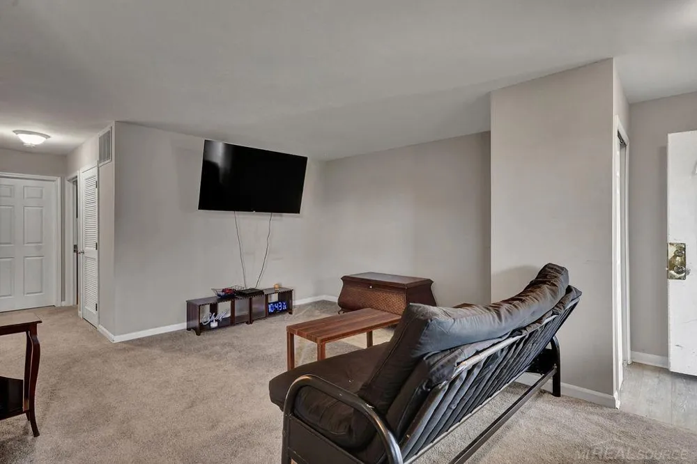 31611 Fraser Drive Fraser City, MI 48026