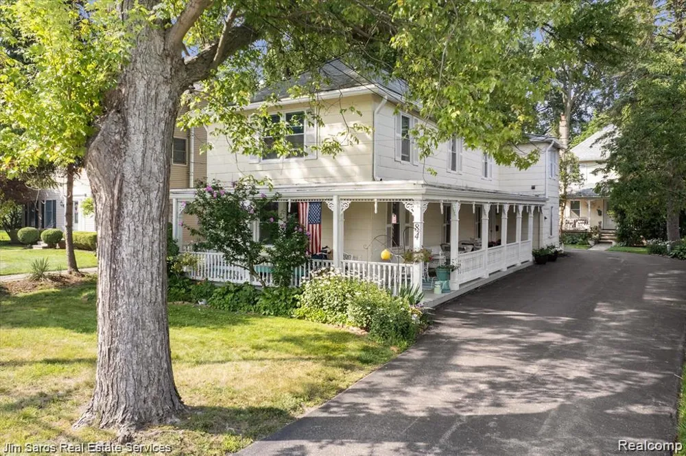 84 Vernier Road Village Of Grosse Pointe Shores City, MI 48236
