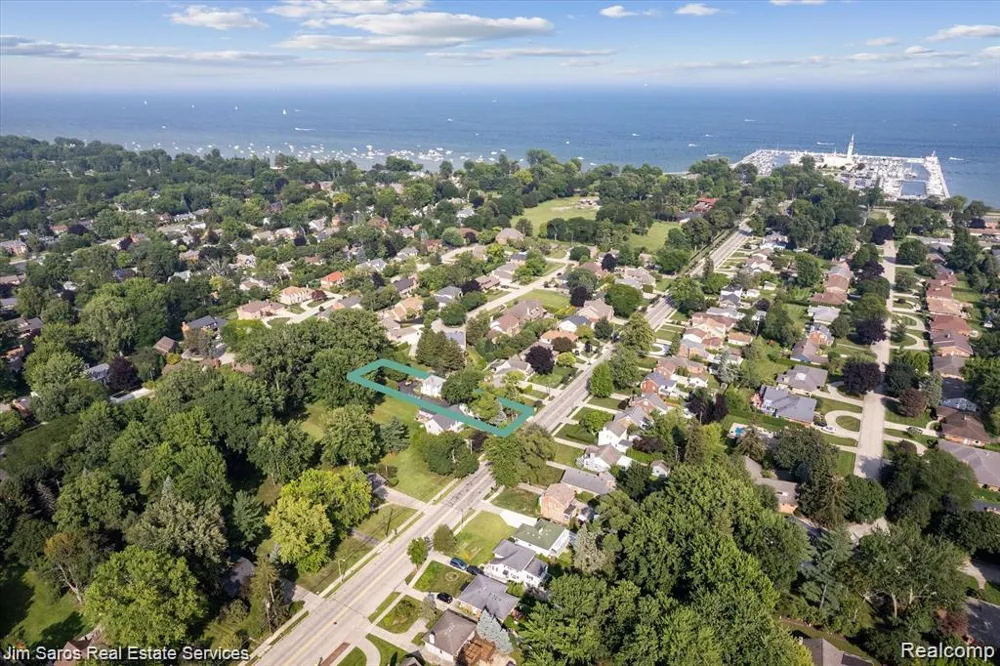84 Vernier Road Village Of Grosse Pointe Shores City, MI 48236