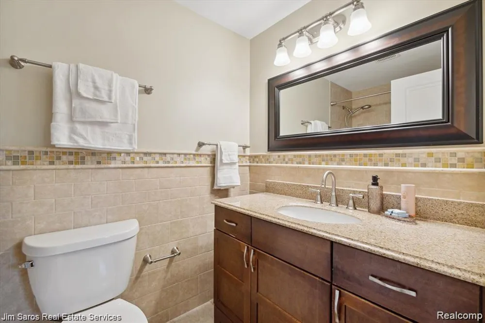 84 Vernier Road Village Of Grosse Pointe Shores City, MI 48236