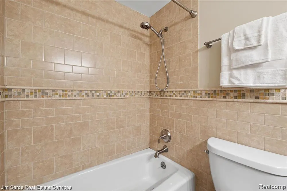 84 Vernier Road Village Of Grosse Pointe Shores City, MI 48236