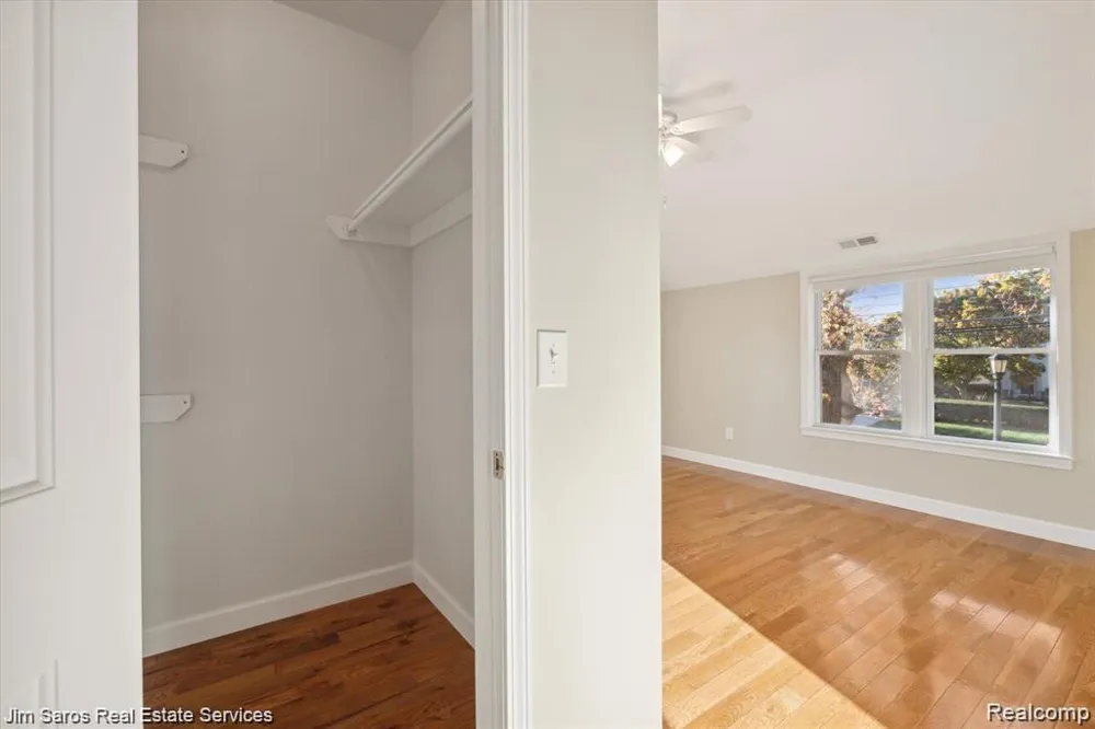 84 Vernier Road Village Of Grosse Pointe Shores City, MI 48236