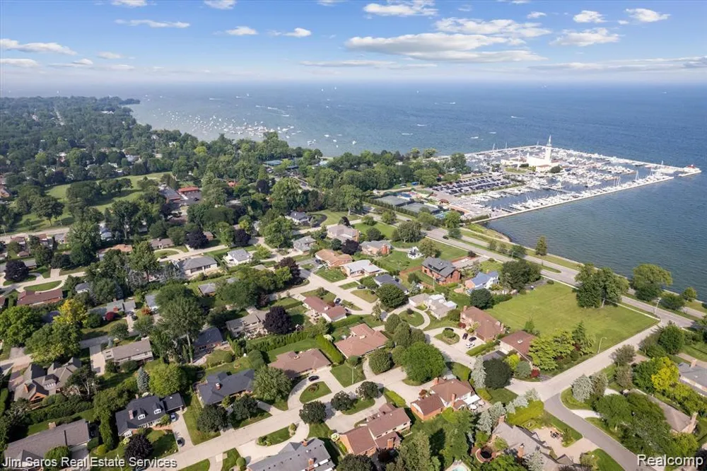 84 Vernier Road Village Of Grosse Pointe Shores City, MI 48236