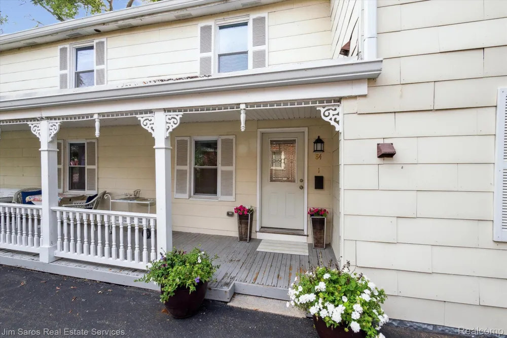 84 Vernier Road Village Of Grosse Pointe Shores City, MI 48236