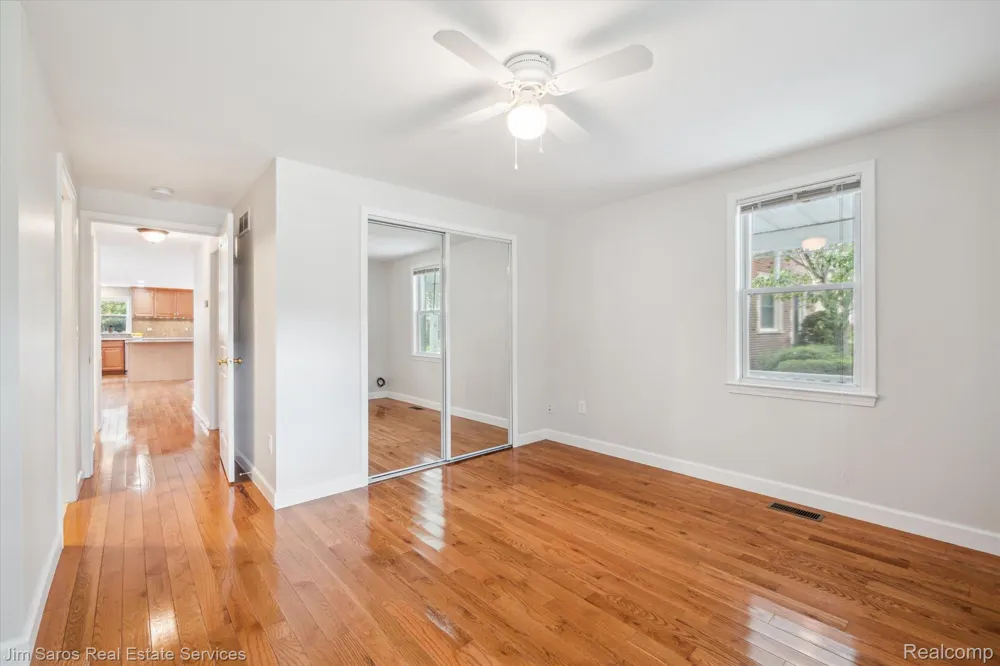 84 Vernier Road Village Of Grosse Pointe Shores City, MI 48236