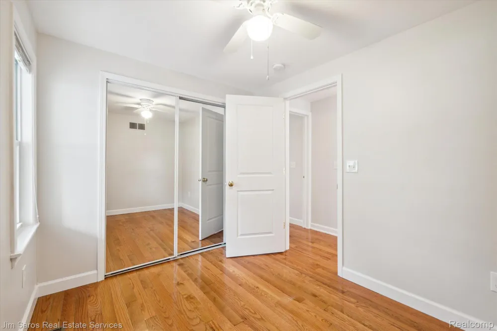 84 Vernier Road Village Of Grosse Pointe Shores City, MI 48236