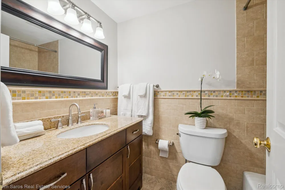 84 Vernier Road Village Of Grosse Pointe Shores City, MI 48236