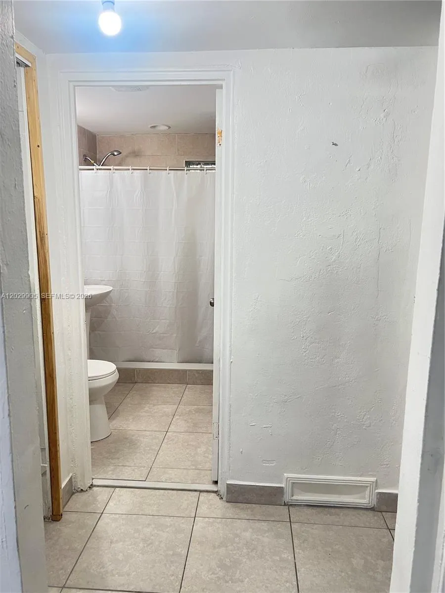 1401 E 8th Ave #n/a Hialeah, FL 33010