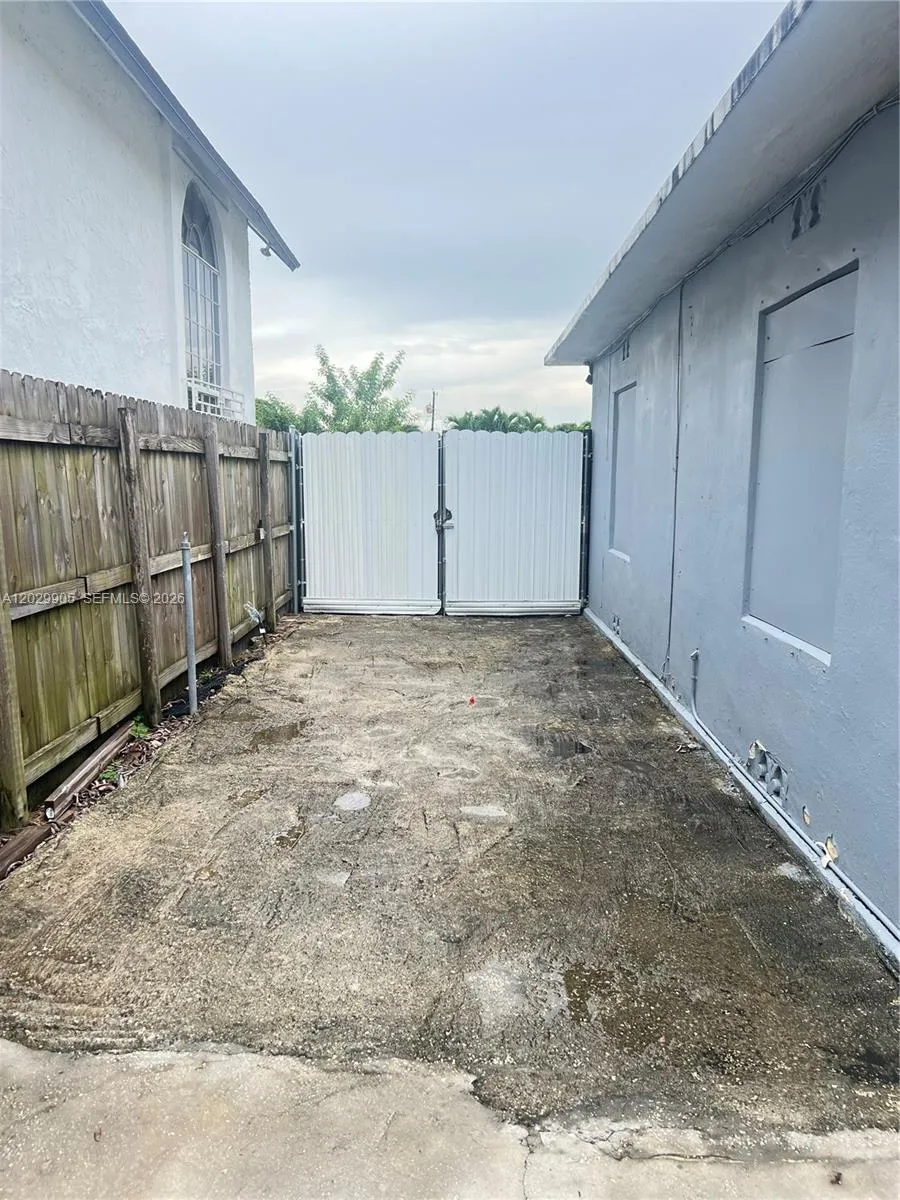 1401 E 8th Ave #n/a Hialeah, FL 33010