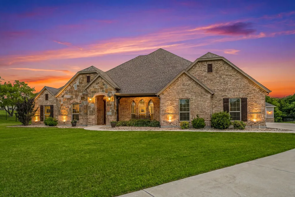 188 Bearclaw Circle Aledo, TX 76008