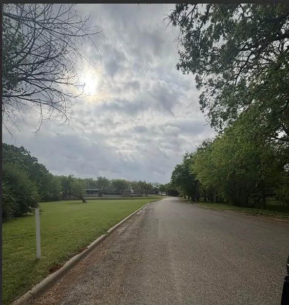 6 Creekwood Trail Bowie, TX 76230